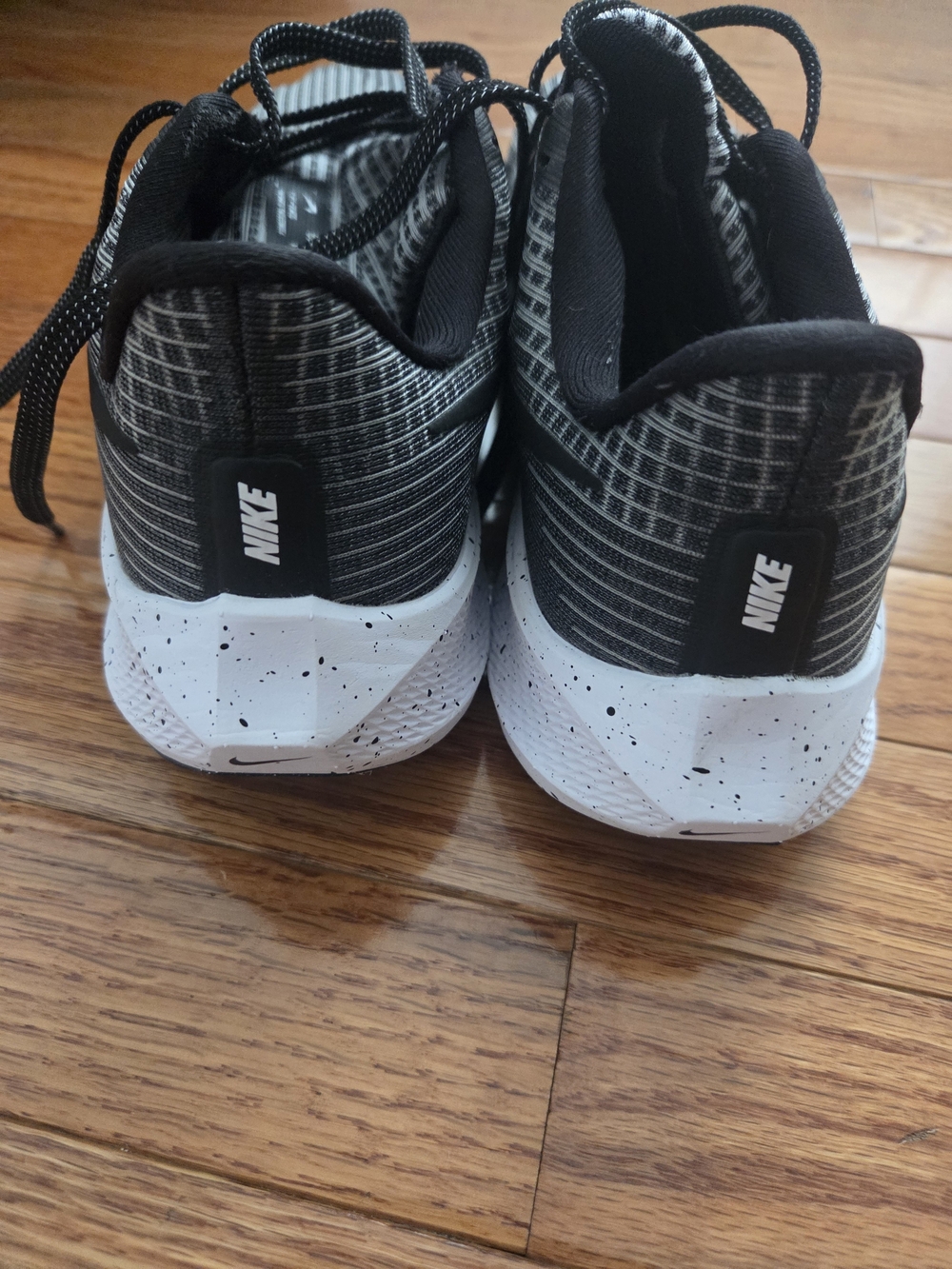 Nike Zoom Men's Black and White Running Sneakers - Picture 7 of 8